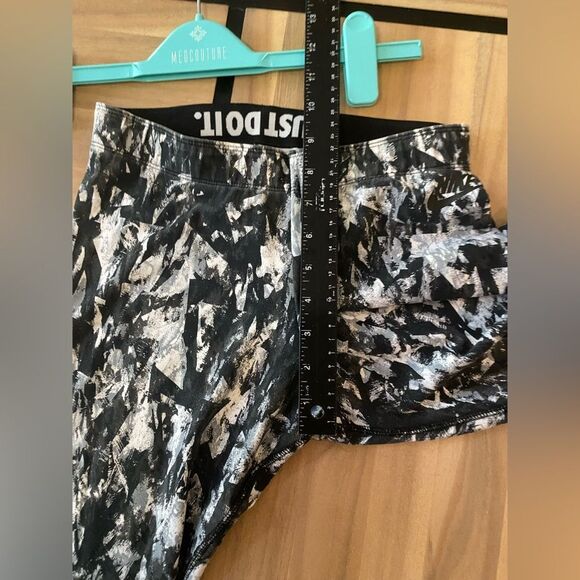 Nike‎ abstract print leggings - Picture 3 of 8